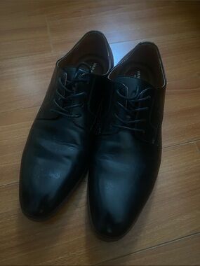 Van Heusen Black Leather Derby Shoes